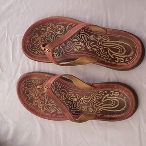 OluKai Paniolo sandals